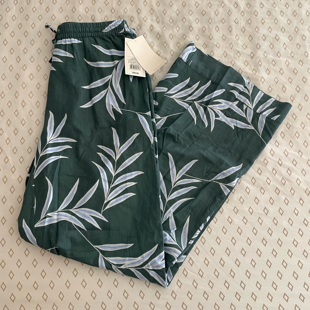 NWT Stars Above Leaf Print Wide Leg Pants